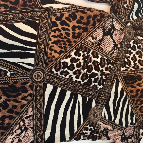 EsQualo Animal Print Button Blouse – Elegant Ruffle Detail –  New - Picture 8 of 9